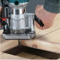 Masina de frezat verticala Makita RT0702C